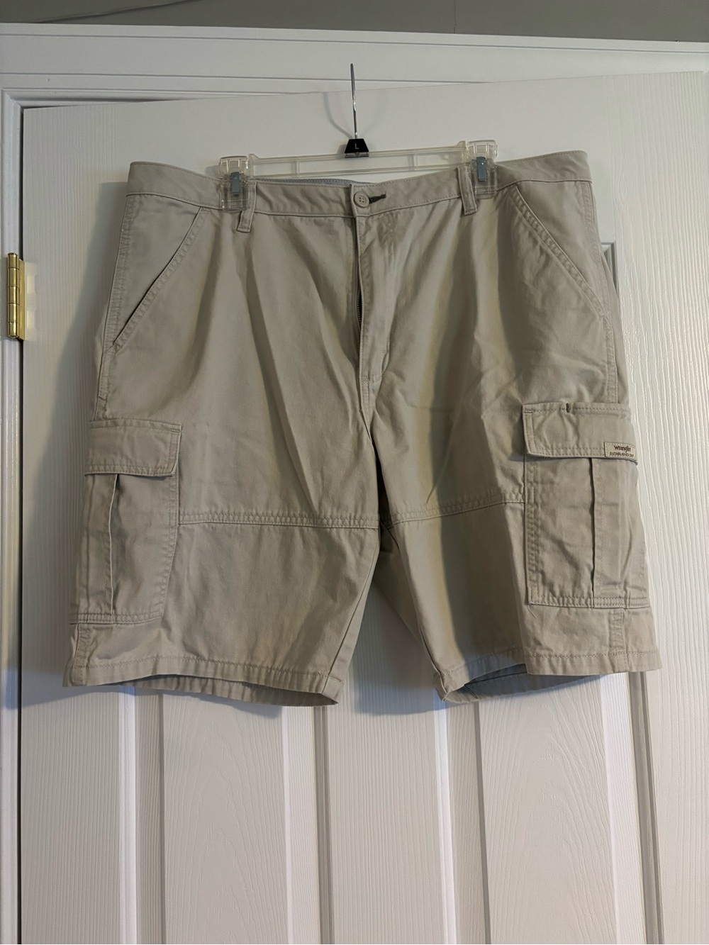 Wrangler Men's Cargo Shorts in Light Beige